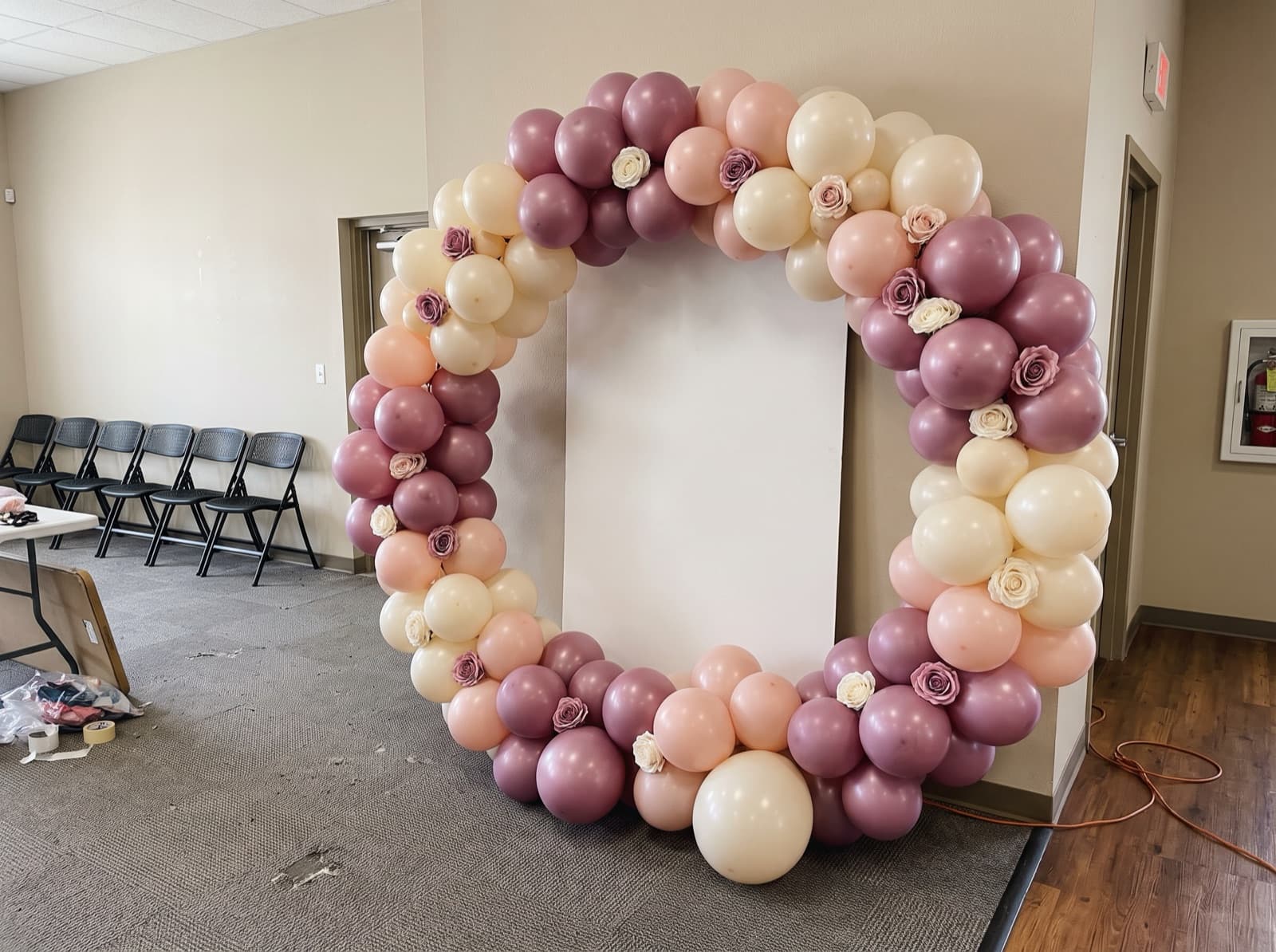 Round balloon arch with florals framing a photo spot
